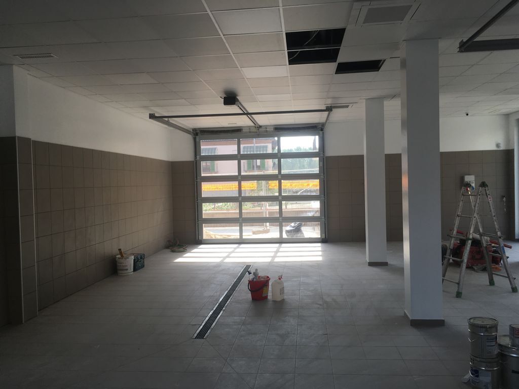 Berbotto Ristrutturazione DETTAGLIO PORTONE Autosalone Alba